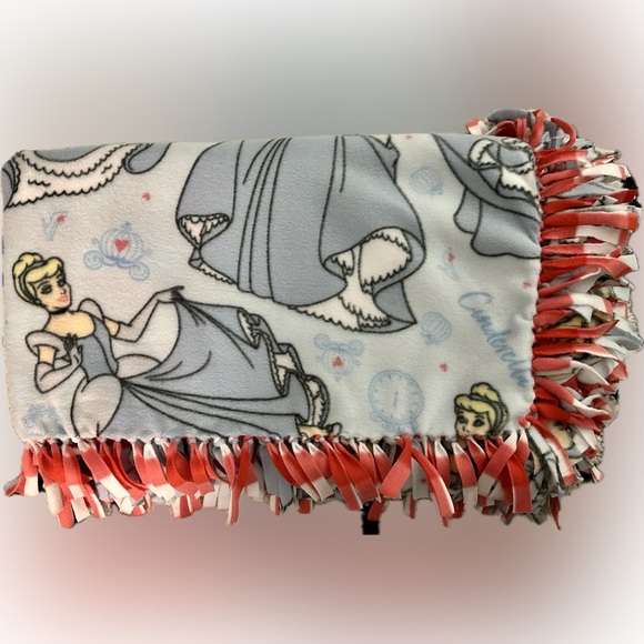 Cinderella - No Sew Fleece Handmade Knotted Blanket - Picture 6 of 9